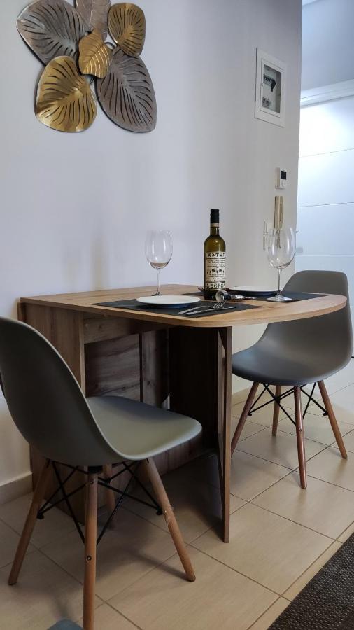 Rock & Roll 2 - Modern Apartment In Trikala Eksteriør billede